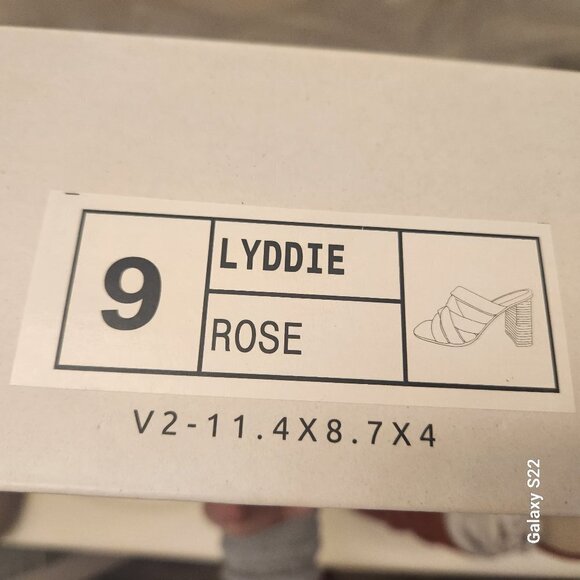 Journee Collection "Lyddie" Leather Sandals. NIB. Size 9 - Picture 9 of 11